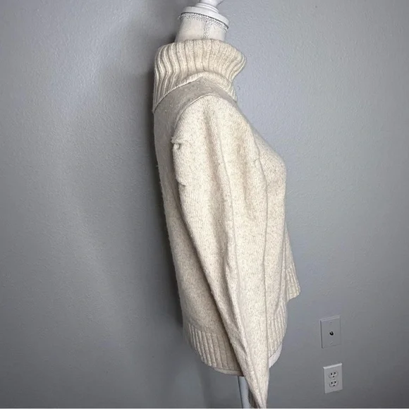 CABI #3889 - Midweight‎ Tuck Turtleneck Puff Sleeve Pullover Knit Sweater medium - Picture 3 of 6